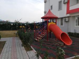 Ein Kinderspielbereich in der Unterkunft Dalaman Airport Daltur Aparts