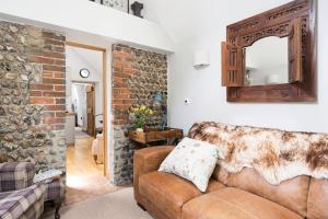 Ruang duduk di Providence Cottage a Sussex boutique retreat for two