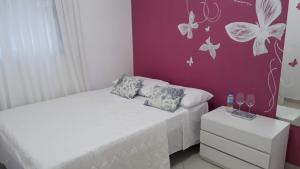 a bedroom with two beds with butterflies on the wall at Apartamento na Riviera de São Lourenço in Riviera de São Lourenço +54 photos