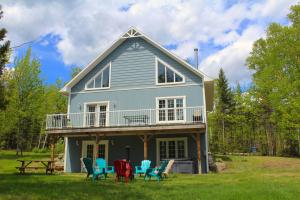 Imagem da galeria de Chalet l'Authentique: Massif, Spa et Plein Air em Petite-Rivière-Saint-François