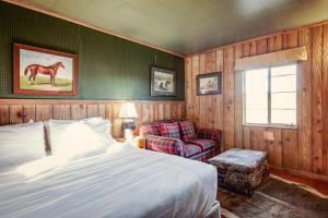Llit o llits en una habitació de Simmer Motel