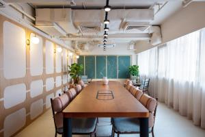 香港にあるthe Figoの会議室(長いテーブルと椅子付)