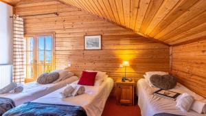 Katil atau katil-katil dalam bilik di Madame Vacances Les Chalets de l'Altiport
