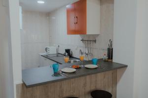 Kuchyňa alebo kuchynka v ubytovaní Marqués de Guadiaro 1 Apartamentos