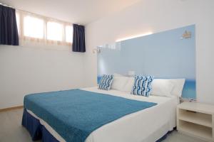 Posteľ alebo postele v izbe v ubytovaní Plazamar Serenity Resort