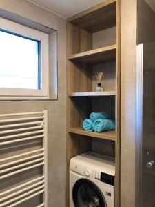 pralnia z pralką i suszarką w obiekcie Apartment SCHLADMING - Neualm center w Schladming