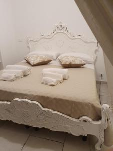 A bed or beds in a room at Dimora del ciliegino