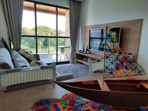 TV a/nebo společenská místnost v ubytování Barra de São Miguel Quarto e sala ILOA 104S