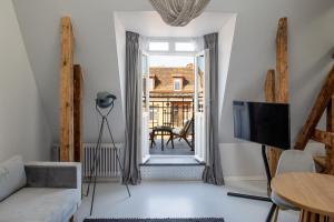 a living room with a couch and a tv at Wilda Nova in Poznań