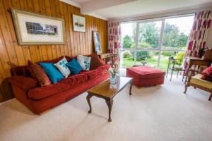 A seating area at Home Comforts in Peaceful 2 Acres