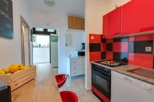 Kuchyň nebo kuchyňský kout v ubytování House Goran + 37 fotografií