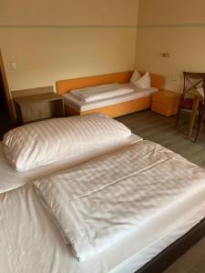 Postel nebo postele na pokoji v ubytování Hotel Sonnenblick