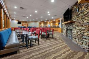 ห้องอาหารหรือที่รับประทานอาหารของ Comfort Inn Lancaster County North