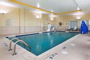 a large swimming pool in a hotel room at Comfort Suites Florence I-95 in Florence