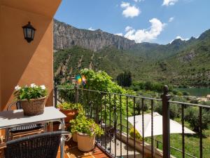 a balcony with a view of the mountains at Casa Pase in Sopeira