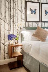 Säng eller sängar i ett rum på Marylebone - Chiltern Street by Viridian Apartments