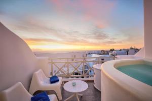 a balcony with a hot tub and a view of the ocean at La Bellezza Eco Boutique Hotel in Kamari