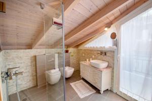 A bathroom at Lakka Seaview Apartments by Konnect