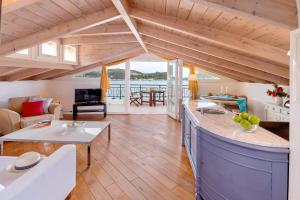 A seating area at Lakka Seaview Apartments by Konnect