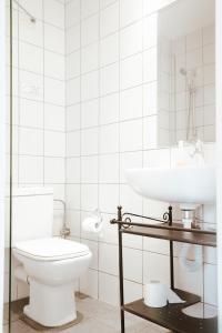 Ein Badezimmer in der Unterkunft Athens Studios