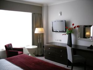 a living room with a couch, coffee table and a lamp at Mercure Aberdeen Caledonian Hotel in Aberdeen