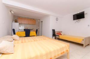 Ένα ή περισσότερα κρεβάτια σε δωμάτιο στο Apartments Mila II