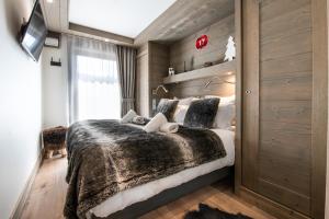 A bed or beds in a room at Annapurna by Alpine Residences