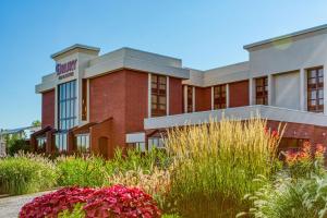 a rendering of the front of the hotel at Drury Inn and Suites St Louis Collinsville in Collinsville