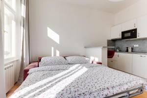 Postel nebo postele na pokoji v ubytování Fully equipped, luxury apt in downtown