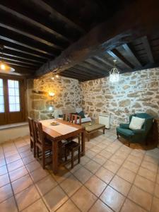 Posezení v ubytování Apartamentos Rurales La Antigua Fonda + 21 fotografií