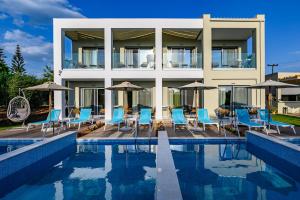 Бассейн в Alonaki Resort или поблизости