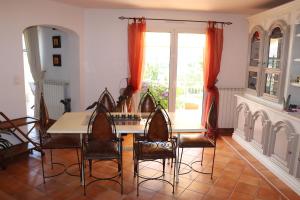 a dining room with a table and chairs and a window at chambres d'hôtes du capimont in Hérépian