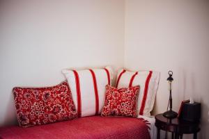 A seating area at Tom Blake House