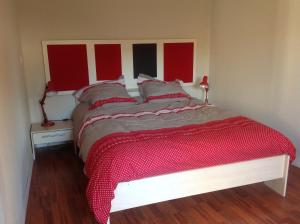 Ένα ή περισσότερα κρεβάτια σε δωμάτιο στο gite Route des Châteaux
