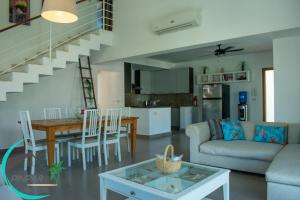 Posezení v ubytování OCEAN VIEW! LUX PENTHOUSE 3Br, 3Bt, POOL VIEW