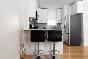 Updated West Town 2BR with W&D by Zencity