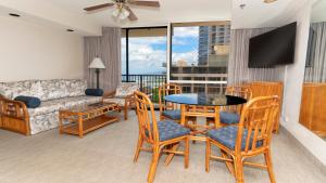 TV a/nebo společenská místnost v ubytování Imperial Hawaii Resort