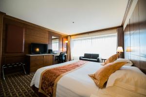 Gallery image of LA Crystal Hotel -Los Angeles-Long Beach Area in Carson +101 photos