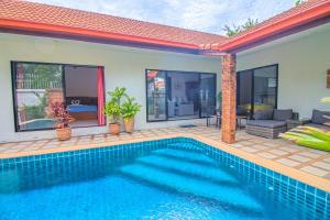 Bazén v ubytování VIEW TALAY VILLAs POOL 155, JOMTIEN BEACH, PATTAYA nebo v jeho okolí