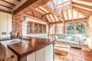 Gallery image of Chestnut Cottage - Stunning Countryside Views! PARKING, 4 BED, 3 BATHROOMS in White Waltham