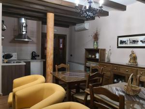 Kuchyňa alebo kuchynka v ubytovaní EL LABRIEGO, Casa rural
