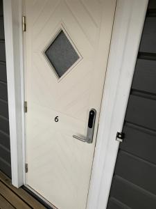a white garage door with a window on it at Vaeltajankulma H6 in Ylläsjärvi