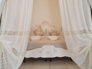 A bed or beds in a room at Dimora del ciliegino