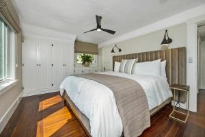 a bedroom with a large bed and a ceiling fan at The Oxbow House - Designer 3BD/2BA Home in Napa