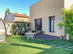 Vonkajšia záhrada v ubytovaní La Ren Lecrés Apartamento piscina jardin
