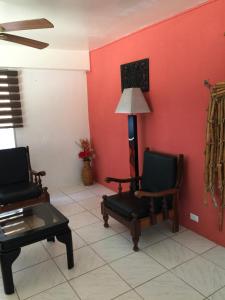 Μια τηλεόραση ή/και κέντρο ψυχαγωγίας στο Betty's Beach Condominium