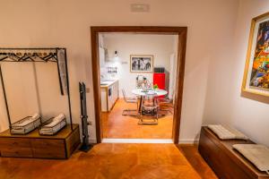 a living room with a table and a kitchen at Vinto House Salerno Old Town in Salerno +24 photos