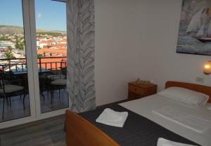 Galeriebild der Unterkunft Apartments Mara - 70m from the sea in Trogir
