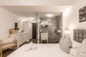 Hvar de luxe apartments 1客房内的一张或多张床位