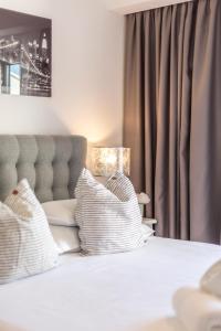 Hvar de luxe apartments 1客房内的一张或多张床位